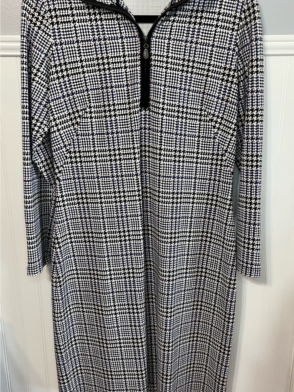 J McLaughlin Houndstooth Long Sleeve Shift Dress